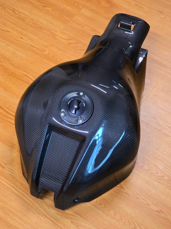 Carbon Tank w/ Aluminum Fuel Cell